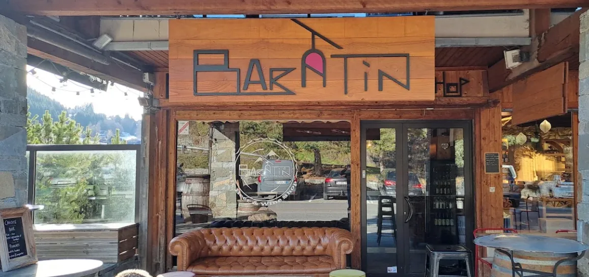 La façade du Baratin aux Carroz